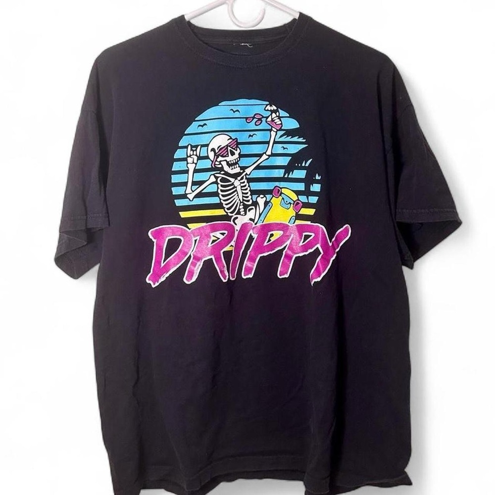 Skateboarding skeleton graphic tee